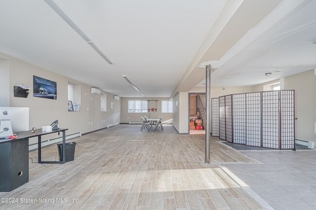 Photo - 2981 Hylan Blvd