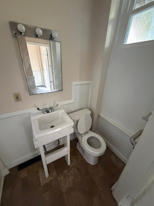 Photo - 508-10 E 6th St Unit #1