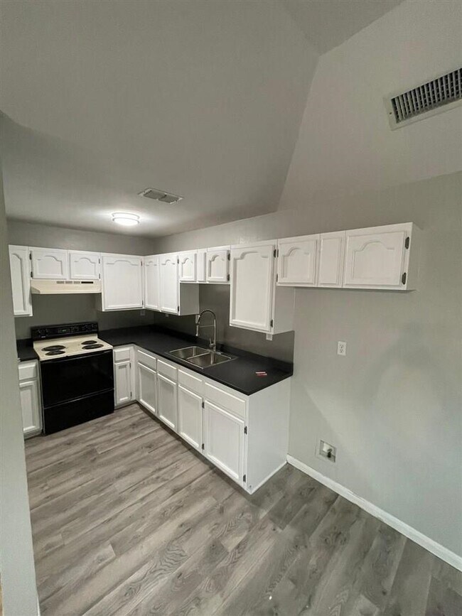 Photo - 506 Shiloh Dr Unit 9