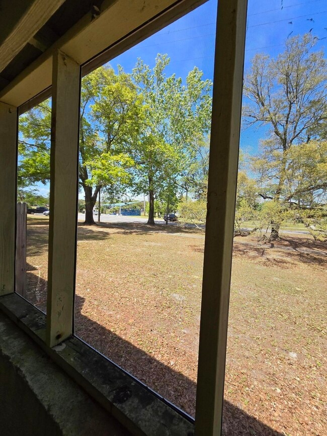 Photo - 48 Ferry Rd NE