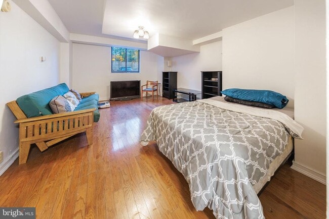 Building Photo - 3315 Wisconsin Ave NW Unit B1