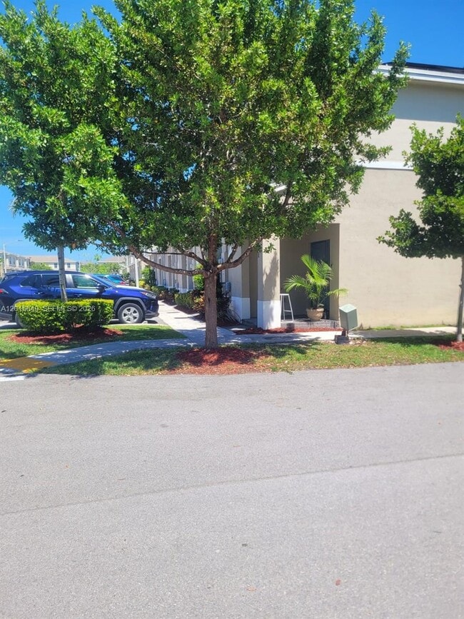 Photo - 441 NE 5th St