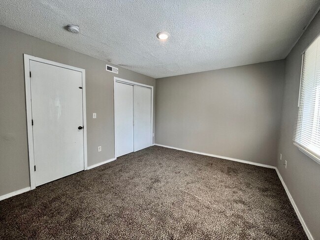 Photo - 2420 Delavan Ave