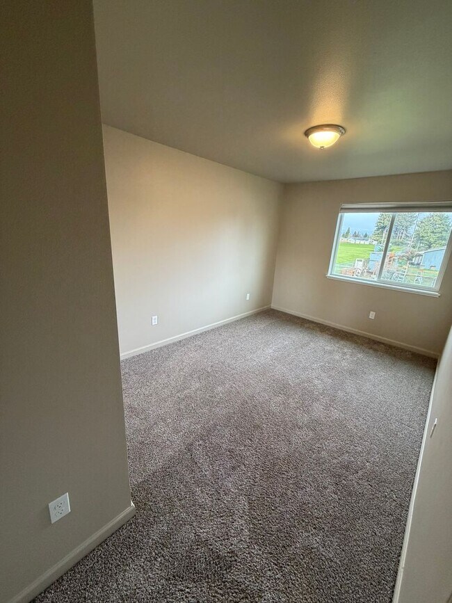 Photo - **MOVE IN SPECIAL!** 3 Bedroom Duplex Close to Shopping and Schools!
