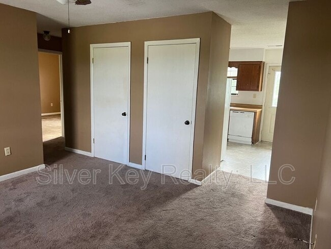 Photo - 823 Englewood Rd