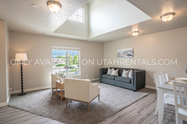 Photo - 1936 N Geneva Rd Unit 302