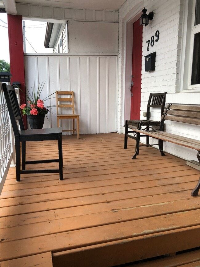 Building Photo - Upper-level level 2 bedroom apartment