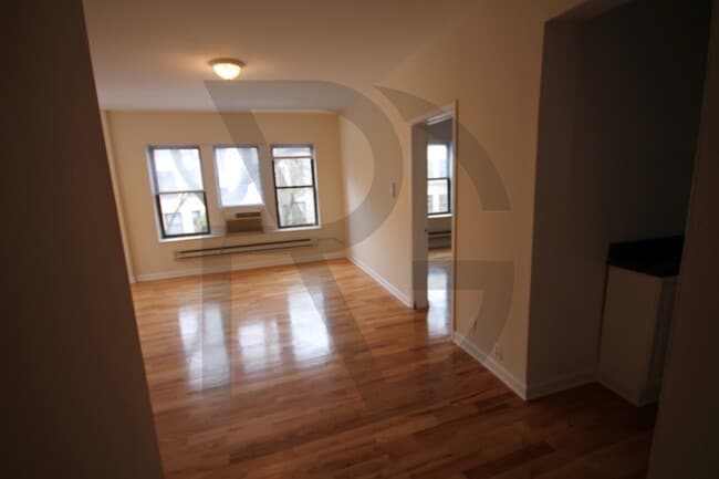 3721 N Pine Grove Ave Unit 3720-E2