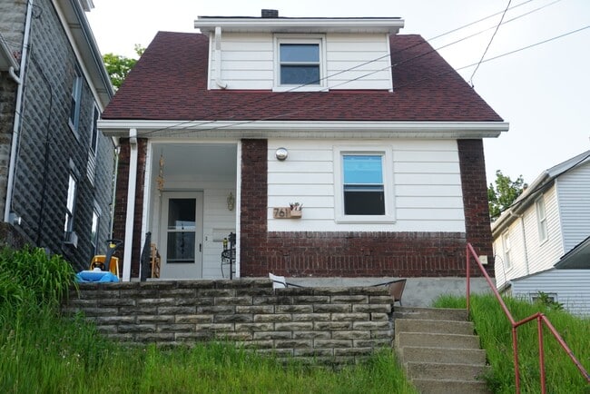 Photo - 761 Melbourne St House