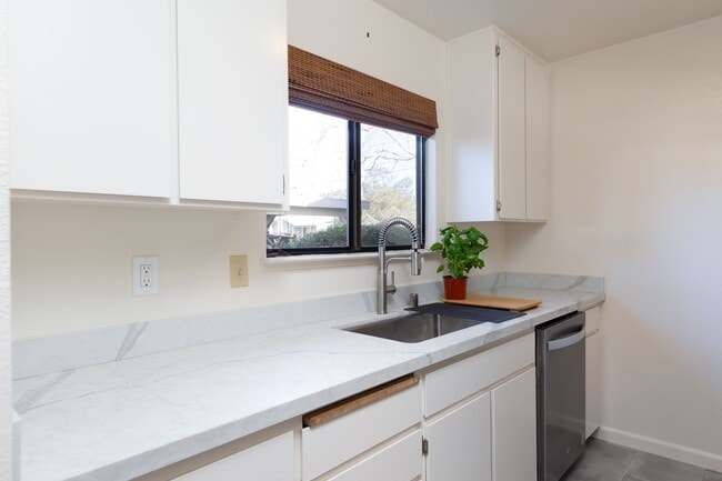 Photo - Live Oak Townhome – Completely Renovated & Move-In Ready!