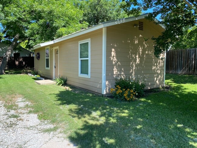 Photo - 412 N Brazos St