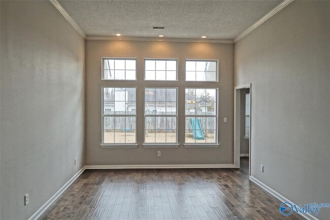 Photo - 143 Long Bow Dr