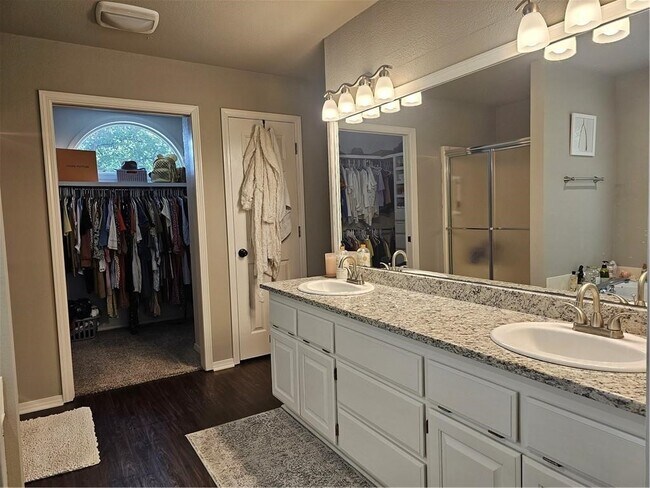 Photo - 28 McKenzie Dr