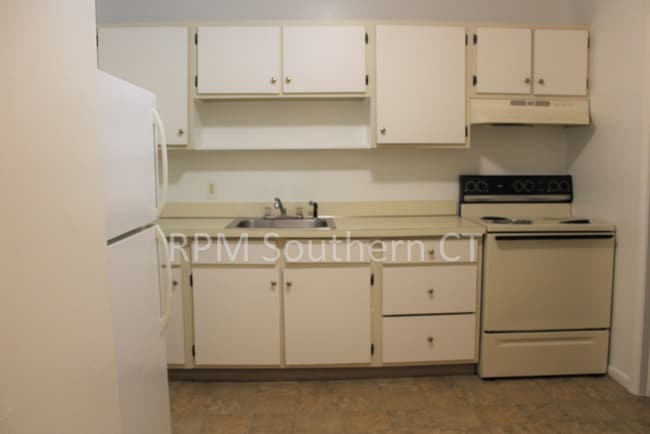 Photo - Ranch Style Condo – Hamden – 1 Bedroom