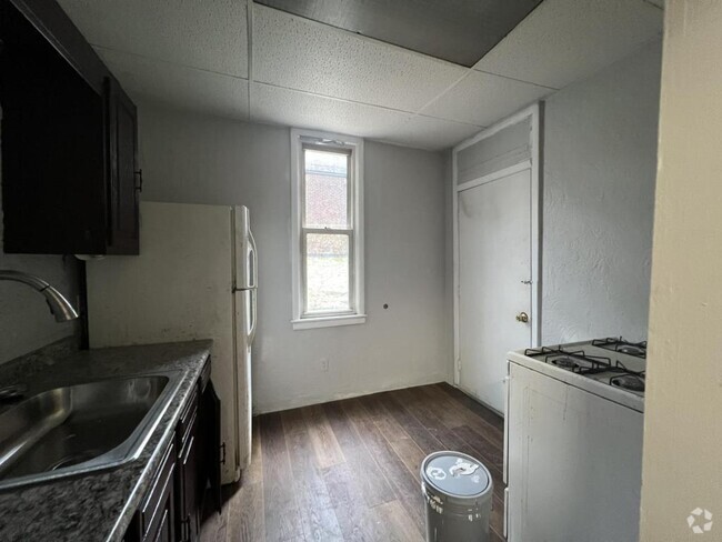 Building Photo - Broadway Avenue 1743- multi Rental