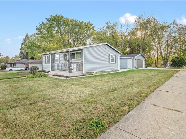 2205 Clover Ave