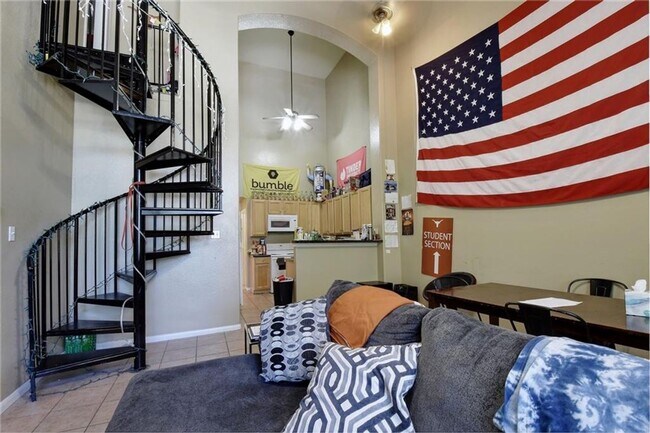 Photo - West Campus Condo Under $1000/Bedroom Walk... Unit #403