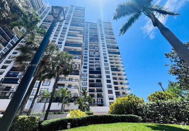 Building Photo - 2333 Brickell Ave Unit 2616 Rental