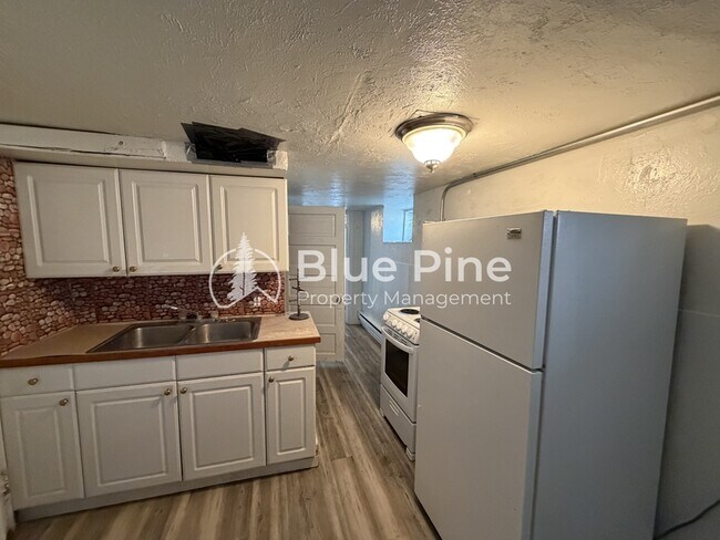 560 Oneida Ave Unit 1