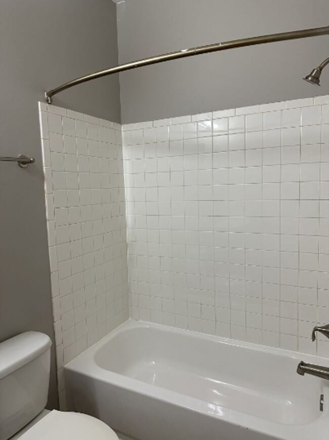 Building Photo - 1810 N Calvert St Unit 2 Rental
