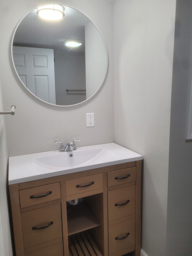 Lower level bathroom - 111 E 19th St S Casa