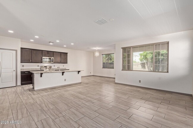 905 S Canal Dr