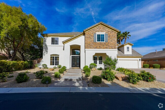 Building Photo - Stunning 6 Bedroom Home With Casita Pool H...
