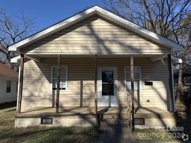 Building Photo - 2400 Dundeen St Rental