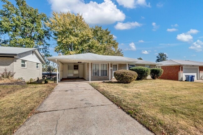 Photo - Spacious Single Family Home In Florissant with a Walk Out Basement!!
