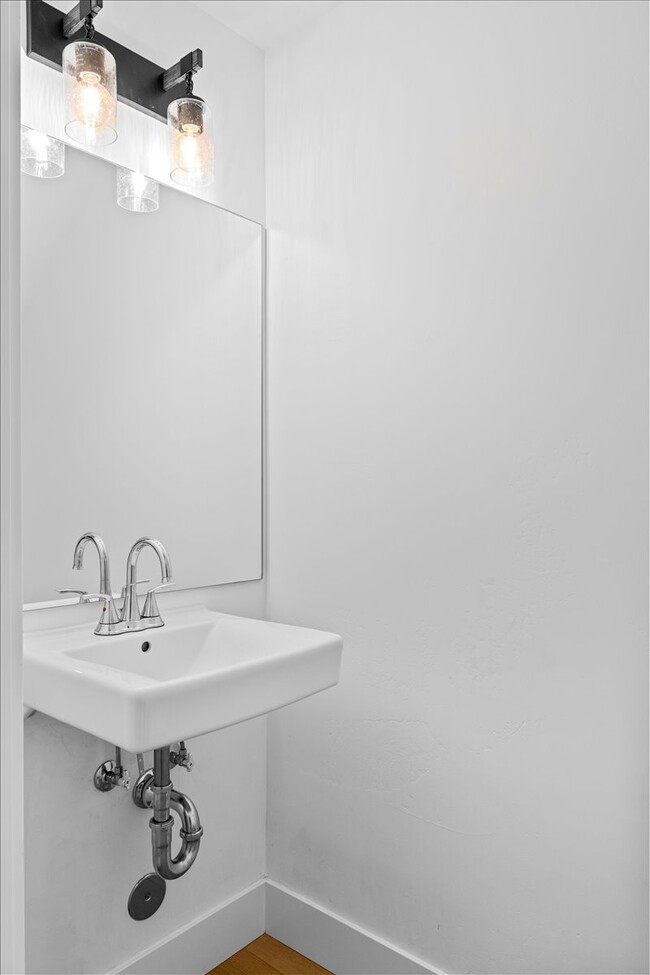 Photo - 208 Bogey Ln