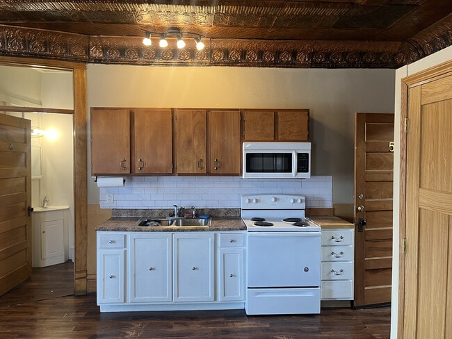 Photo - 103 W Railroad St