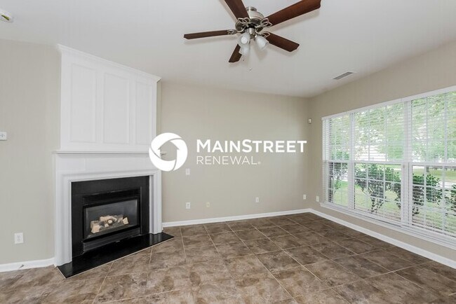 Photo - 3 Bedroom Pet-Friendly Home in Charlotte, NC with Main Street Renewal