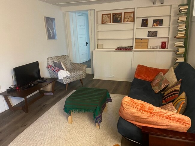 Photo - 3419 Quebec St NW Unidad 0