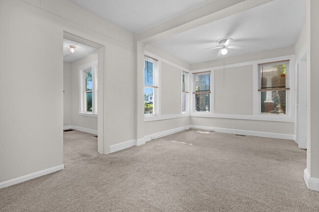 Building Photo - 3503 Oakmont Ave Unit 3503 Oakmont #1