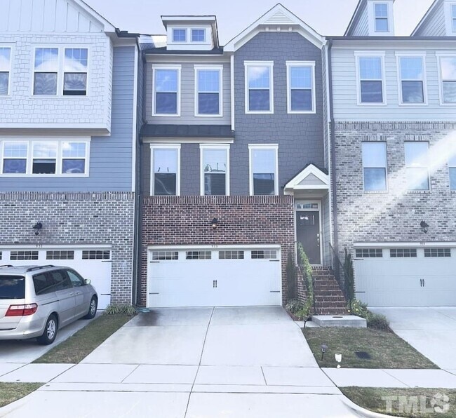 Building Photo - 4 Bedroom 3 Bath Townhome for Rent North S...