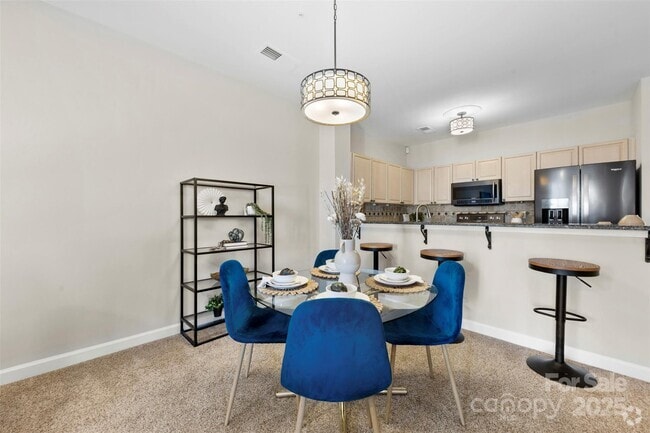 Building Photo - 921 Northeast Dr Unit 26 Rental