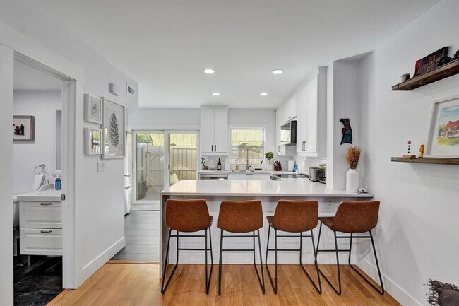 Photo - 120 NE 20th Ct