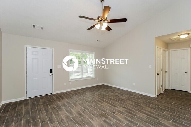 Photo - 3 Bedroom Pet-Friendly Home in DALLAS, GA with Main Street Renewal