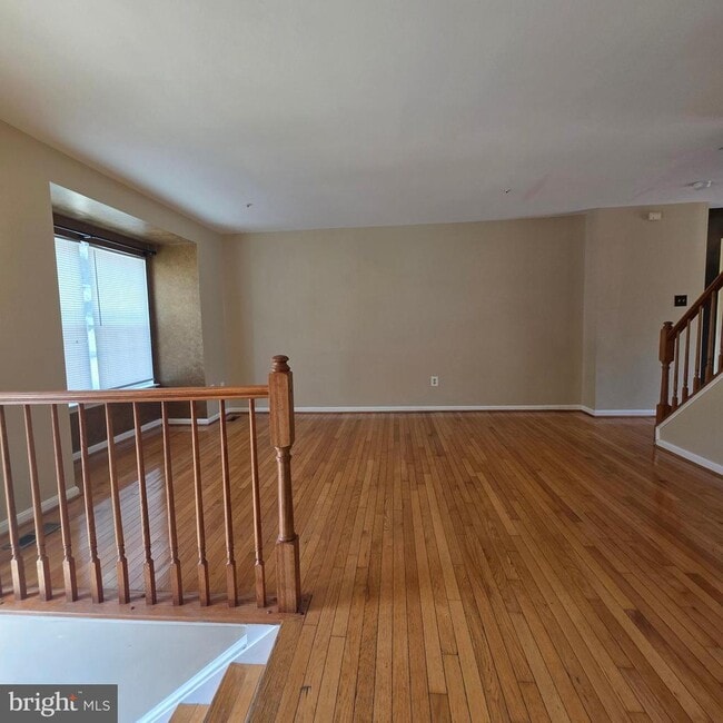 Building Photo - 940 Newington Ct