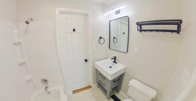 Photo - 3D Tour Available - Recently Remodeled + Fenced-in Yard + Washer & Dryer! Available September 3rd!