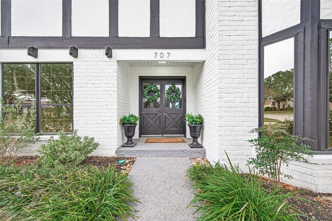 Photo - 707 Montclair Blvd