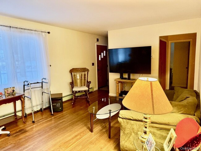 Photo - 230 Warn Ave