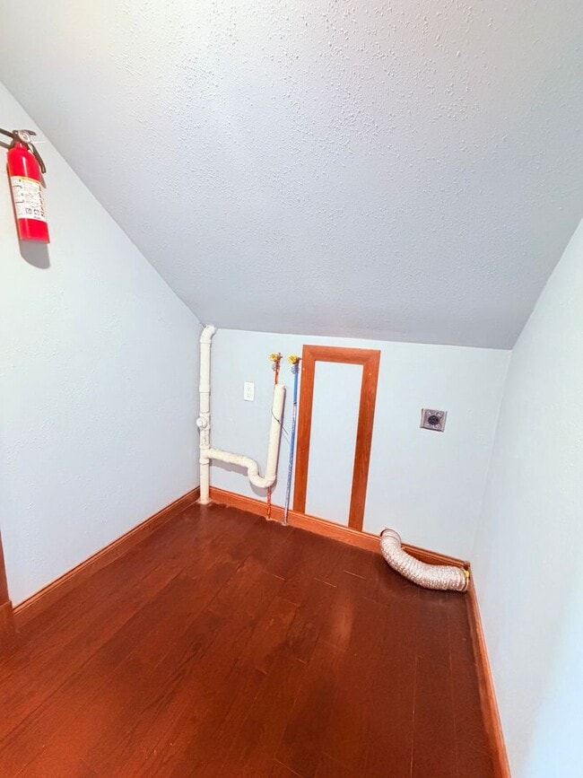 Photo - 209 N State St