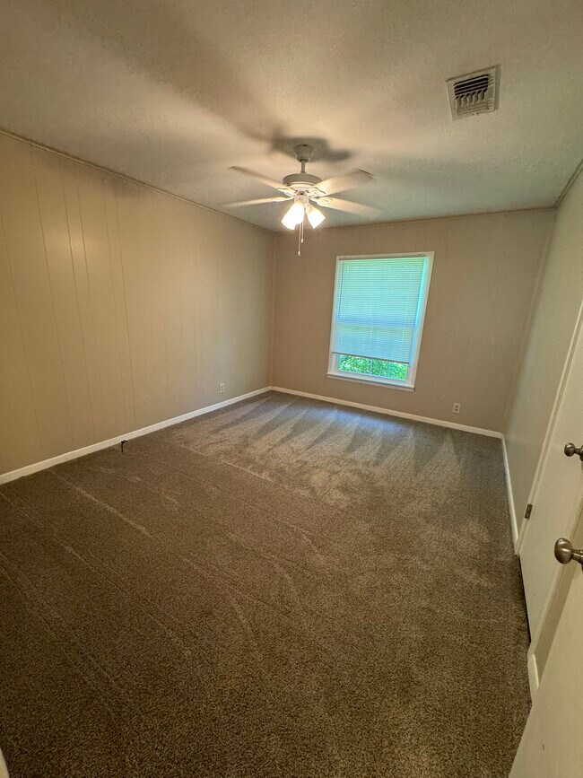 Photo - 2210 Robinwood Ln