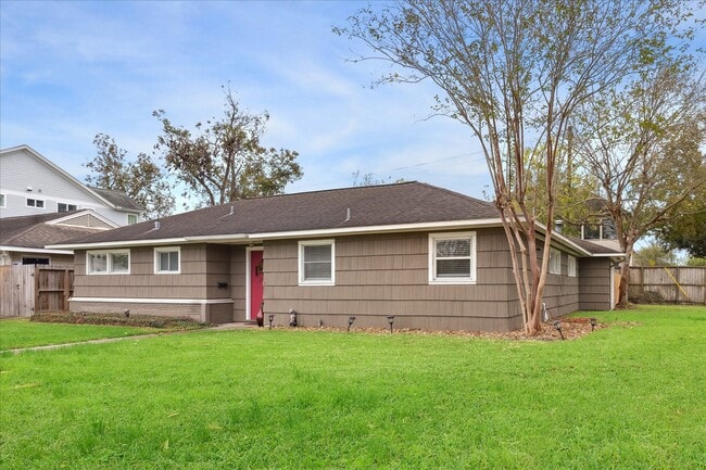 Photo - 5237 Maple St