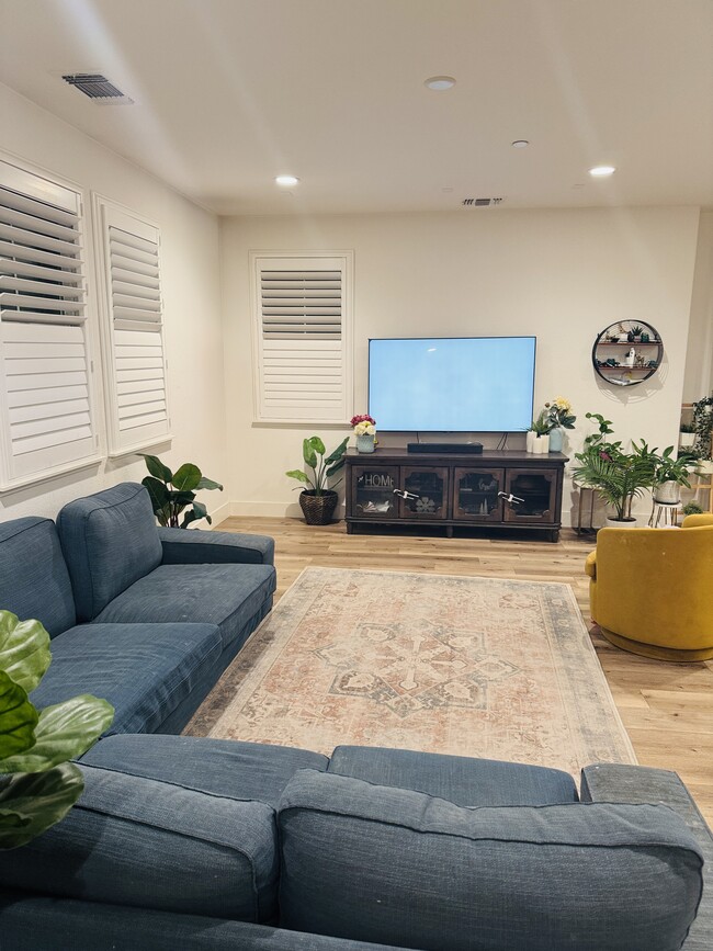 Photo - 857 Barney Cmn