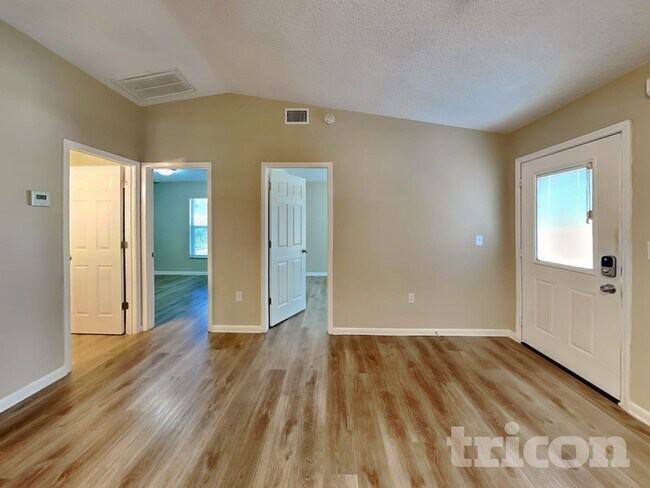 Photo - 1809 Avon St