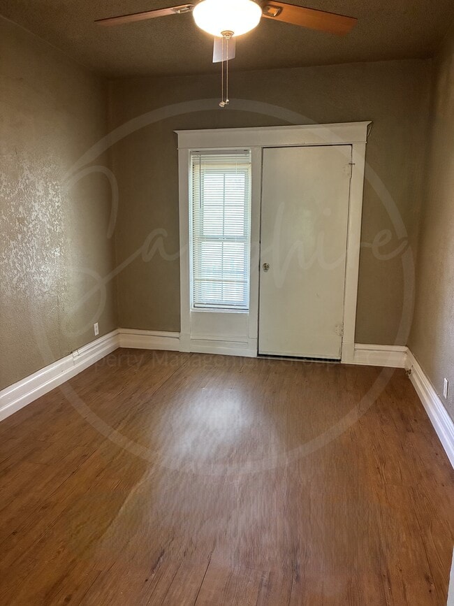 Photo - 1115 E 41st St