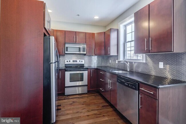 Photo - 2631 Catharine St