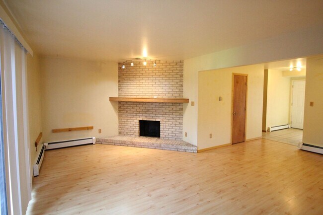 Photo - Great 3 Bedroom Condo Unit I1